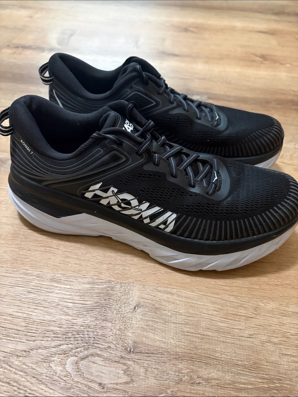 Men’s Hoka One One Bondi 7 Black/White 10M